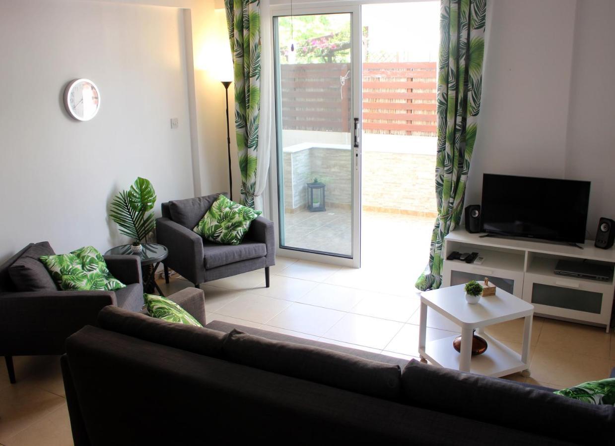 Cozy Poolside Apartment Πάφος Εξωτερικό φωτογραφία