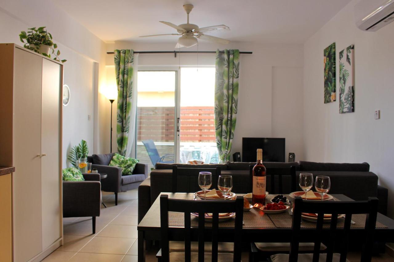 Cozy Poolside Apartment Πάφος Εξωτερικό φωτογραφία