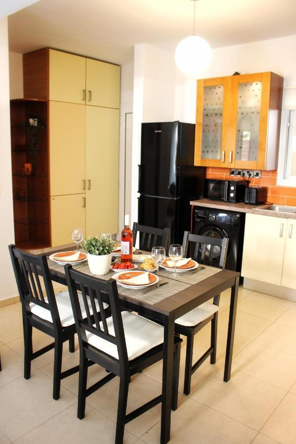 Cozy Poolside Apartment Πάφος Εξωτερικό φωτογραφία